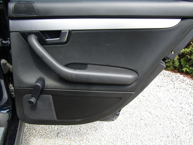 Audi A4 (2006) Avant 2.0 TDI 103kW AUTOMAT - fotka 22 z 33