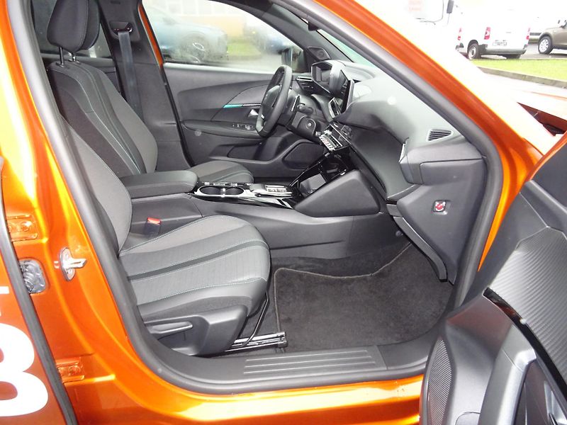 Peugeot 2008 (2023) ALLURE PACK 1.5 BHDi 130k EAT8 - fotka 18 z 41