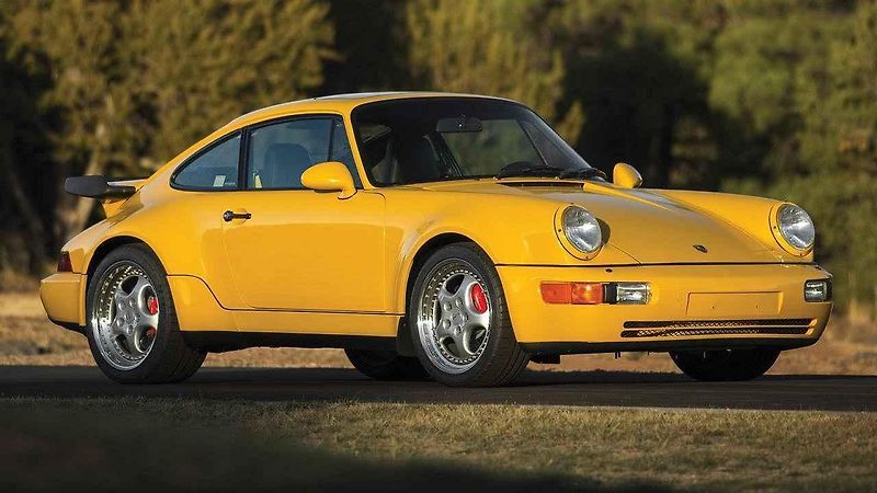 Celkem 12 úžasných Porsche půjde do aukce.