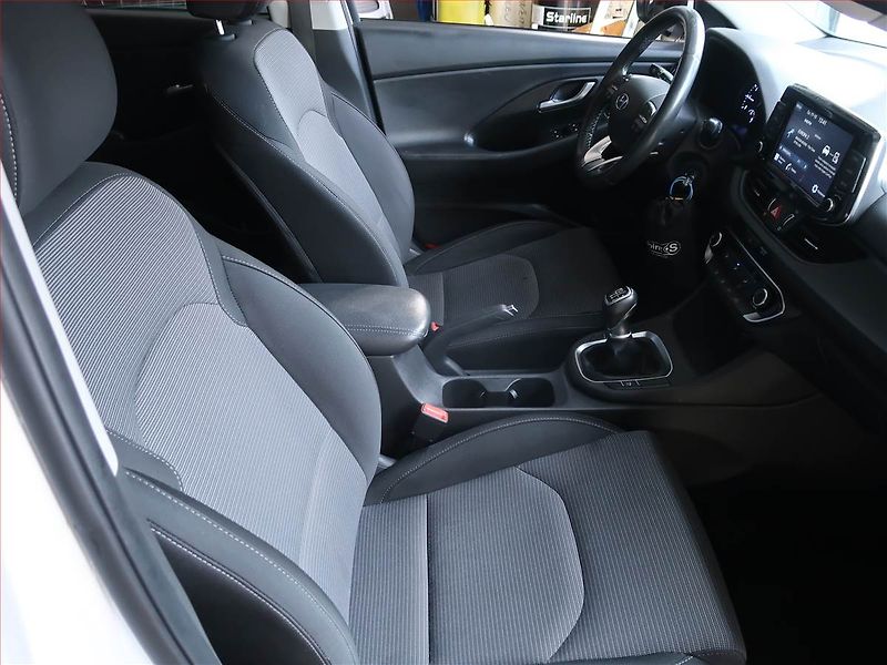 Hyundai i30 (2023) Comfort 1.5 DPI, ČR,1.maj - fotka 9 z 15