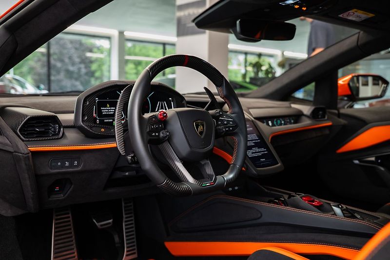 Lamborghini Revuelto NOVITEC Výfuk/Arancio Apodis/L - fotka 5 z 23
