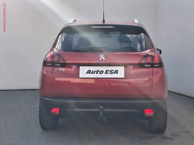 Peugeot 2008 (2017) 1.2 PT, Style, navi, TZ - fotka 5 z 18