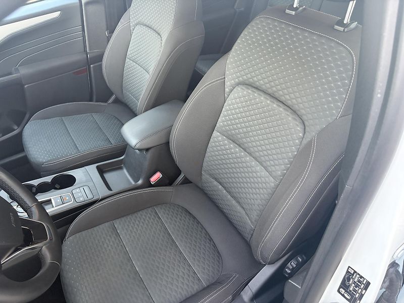 Ford Kuga (2022) 2.5, PHEV, 50 tkm 11/22 - fotka 8 z 16
