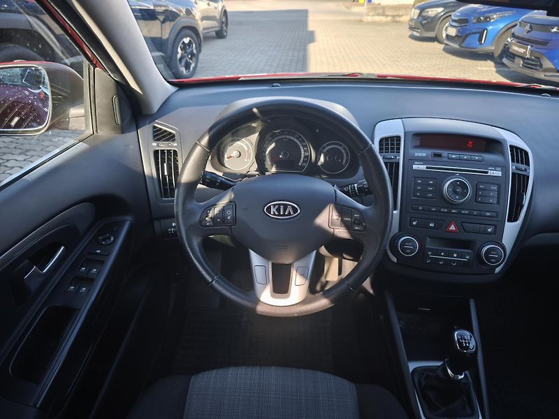 Kia Ceed 2011 ČR 1.6 CRDi 85kW  - fotka 6 z 33