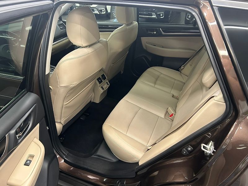 Subaru Outback (2018) 2.5 Executive 2018 | Záruka - fotka 20 z 63