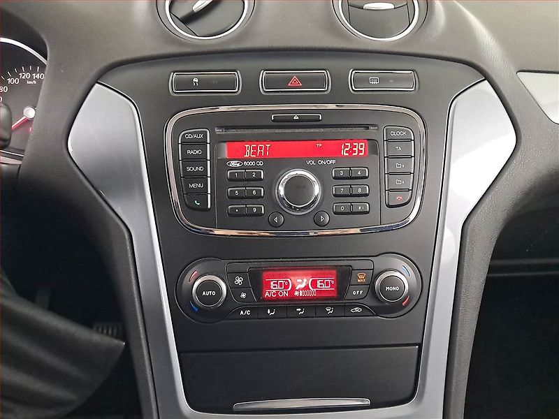 Ford Mondeo (2010) 2.0 TDCi, udržované - fotka 12 z 15