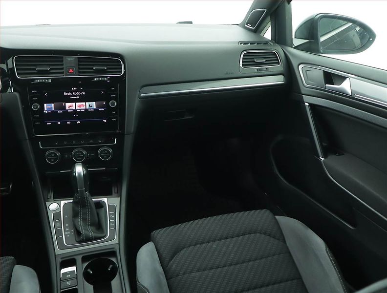 Volkswagen Golf (2018) R-Line 1.5 TSI, Automat - fotka 8 z 17