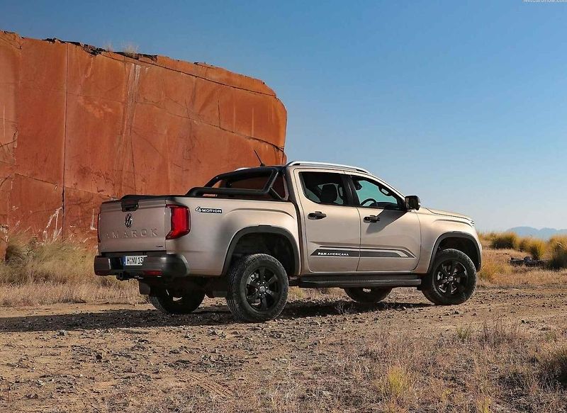 Volkswagen Amarok – s červenými vozy s motorem 2.0 TDI jsme se projeli v jihoafrickém terénu.