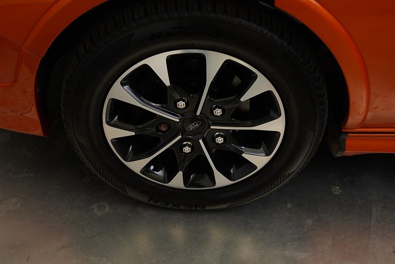 Ford Tourneo Custom - fotka 10 z 28