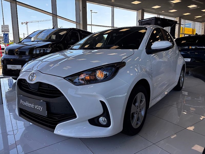 Toyota Yaris 1.5HEV 68kW REZERVACE - fotka 1 z 16