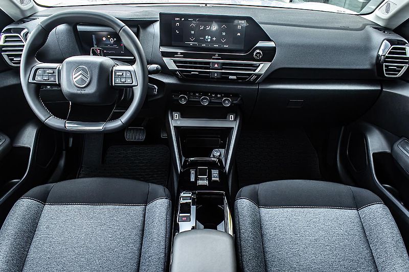 Citroën C4 (2026) 1,2 YOU Hybrid 110k Automat - fotka 16 z 17