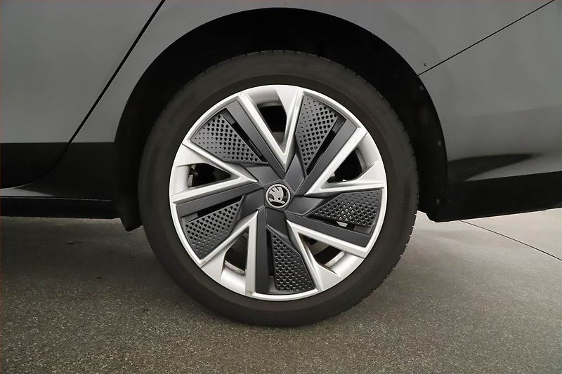 Škoda Superb (2025) 2.0 TDI, SELECTION, KAMERA - fotka 20 z 20