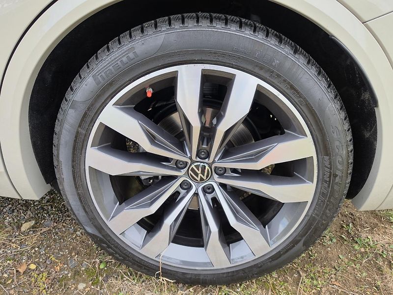 Volkswagen Touareg (2021) R-Line 210KW TAŽ. ČR 1.Maj.TOP - fotka 41 z 50