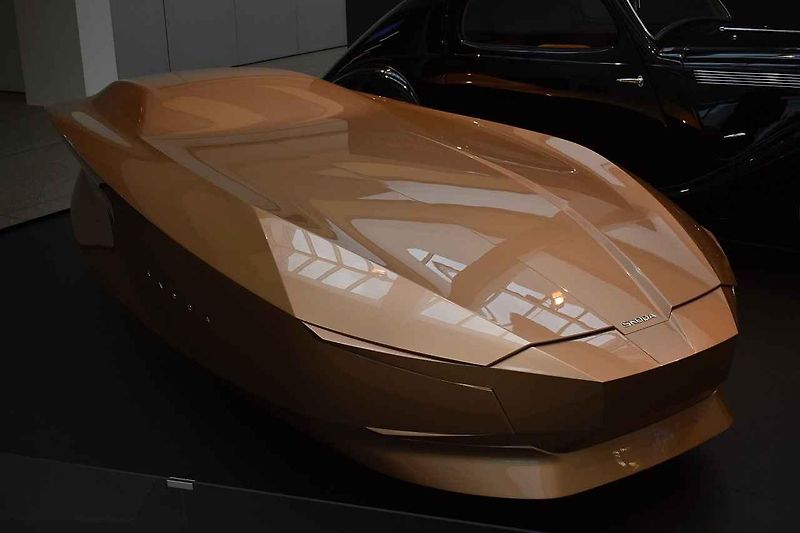 Designová socha na výstavě ve Škoda Muzeu