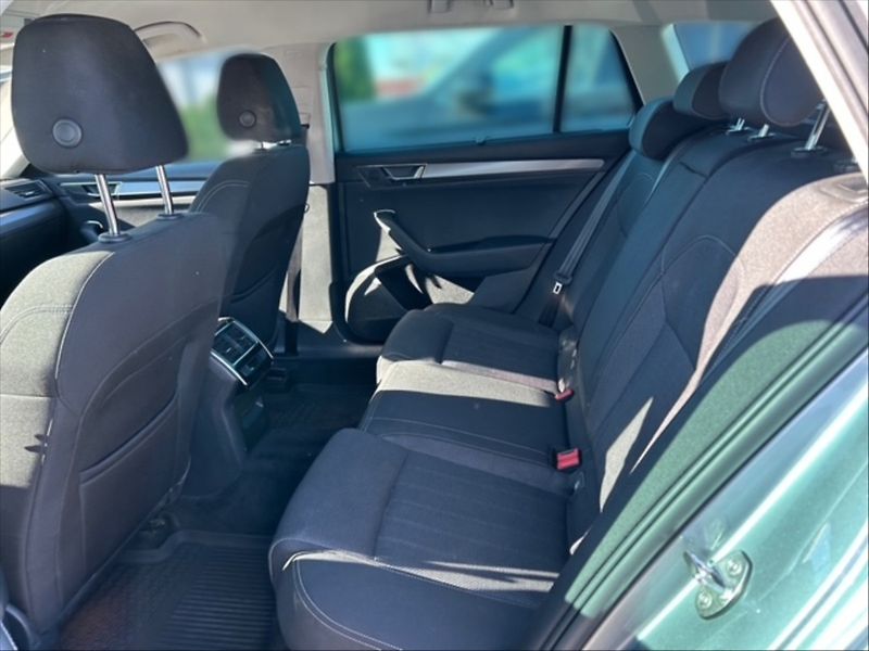 Škoda Superb 2,0 TDI 110 Style AT - fotka 8 z 11