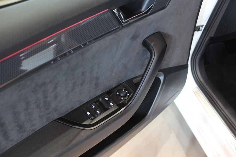 Škoda Superb (2017) 2.0TDI DSG Sport-Line Tažné - fotka 16 z 39