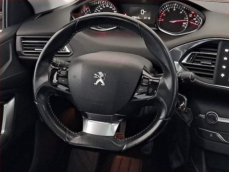 Peugeot 308 (2017) 1.6 BlueHDi, Navi, Tempomat - fotka 16 z 20