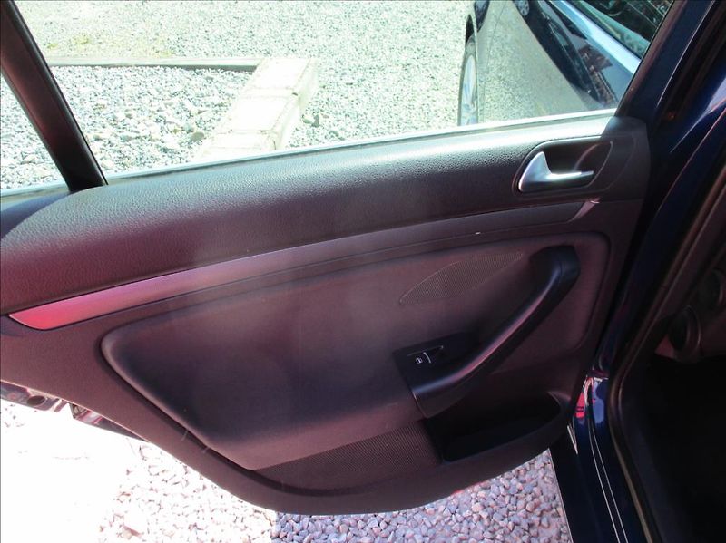 Volkswagen Golf 1,4 TSI,digiklima,servis,tažné - fotka 10 z 36