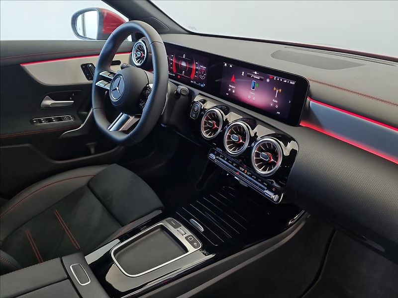 Mercedes-Benz CLA 200 Shooting Brake AMG Style E - fotka 18 z 22