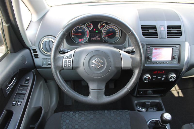 Suzuki SX4 1,6 VVT  4x4,KEYLESS,TAŽNÉ - fotka 10 z 25