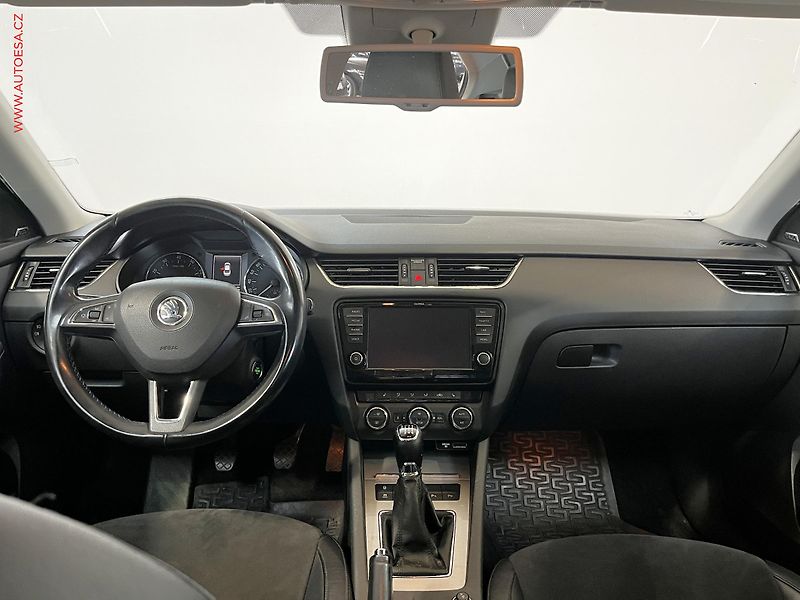 Škoda Octavia (2012) 1.4TSi, ČR, Navi, AC - fotka 8 z 17