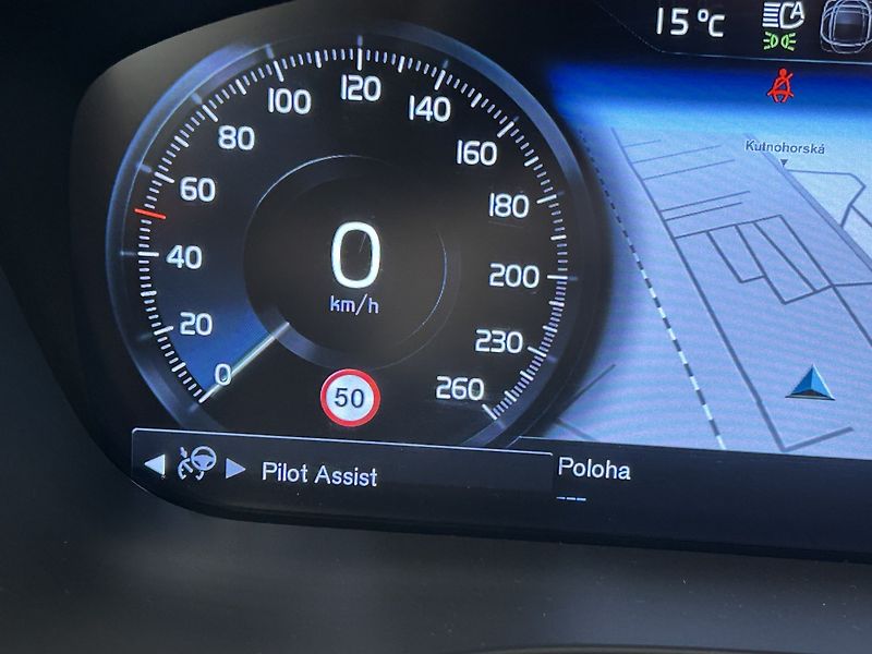 Volvo XC60 2.0 B5 4x4 Inscription - fotka 19 z 38