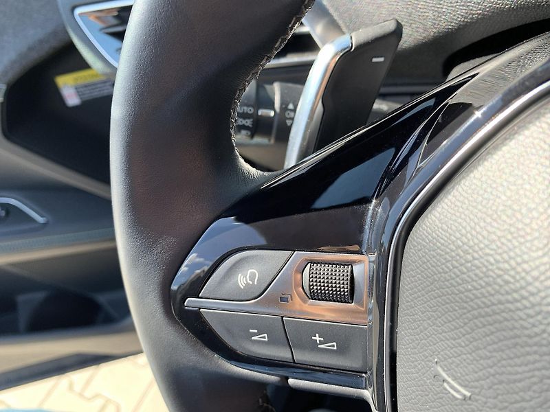 Peugeot 3008 ALLURE PACK 1.6 PHEV 165kW AT8 - fotka 18 z 33