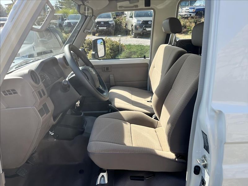 Toyota Land Cruiser MY24  GRJ78 4,0 V6 6A/T LX - fotka 9 z 23