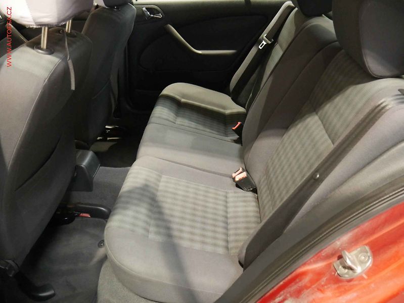 Škoda Octavia (2003) 1.6 MPi, 2.maj,ČR - fotka 10 z 13