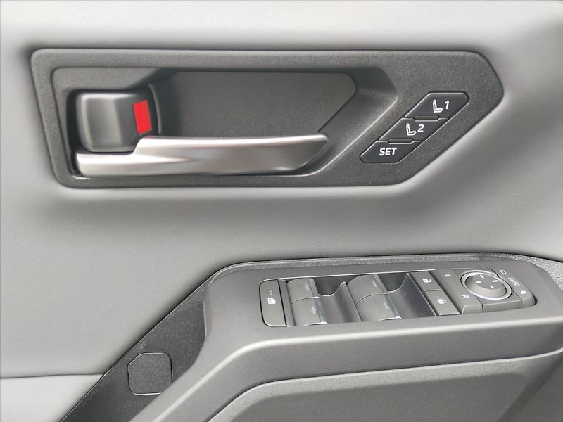 Toyota RAV4 2.5 PLUG IN HYBRID e-CVT AWD - fotka 8 z 18