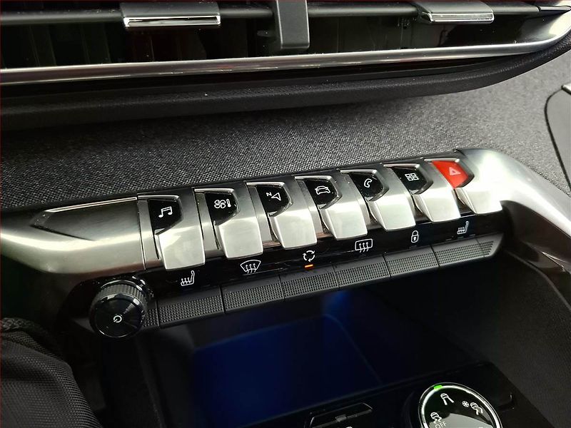 Peugeot 3008 (2019) Allure 1.6 PureTech, Automat - fotka 17 z 22