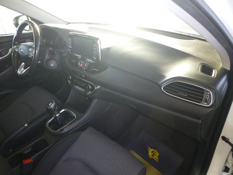 Hyundai i30 (2021) 1,6CRDI*ALU*AC**PARK.S**KAMERA - fotka 19 z 30
