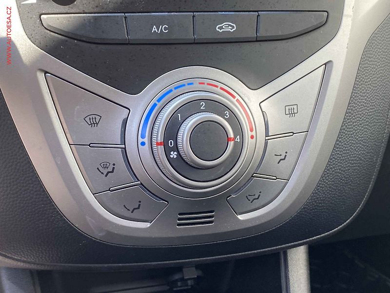 Hyundai ix20 (2019) 1.6CVVT, ČR, AC - fotka 14 z 16