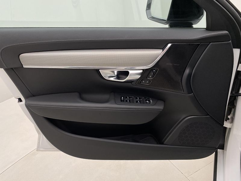 Volvo V90 T6 AWD RECHARGE DARK PLUS AUT - fotka 7 z 62