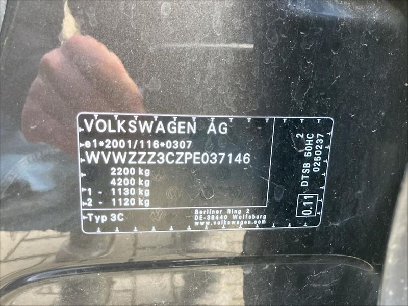 Volkswagen Passat 2,0 TDI TAŽNÉ KAMERA - fotka 12 z 12