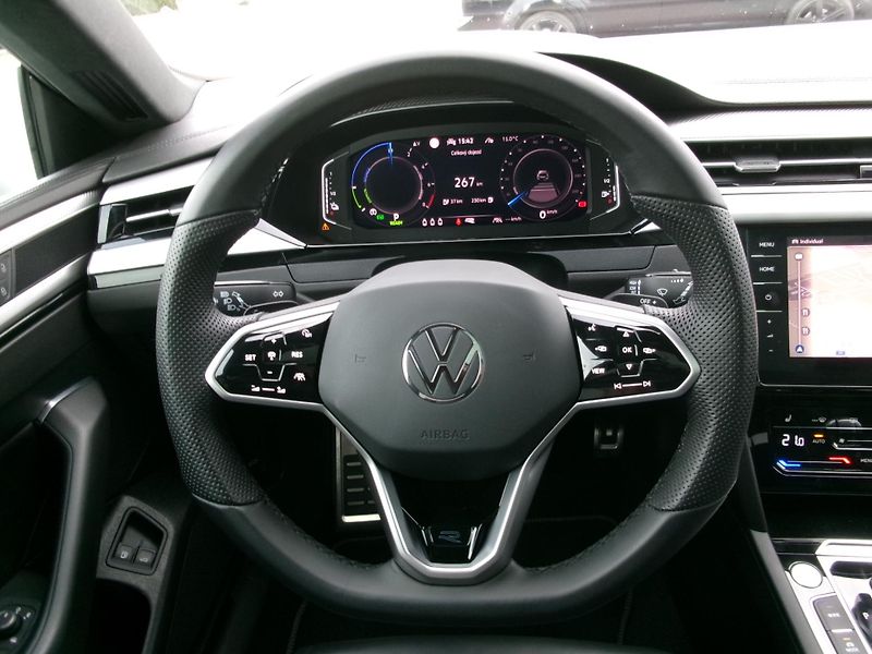 Volkswagen Arteon Shooting Brake (2023) 1,4TSI E-hybrid R-Line WEBASTO - fotka 24 z 62