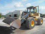 Kolový nakladač Volvo L70B.