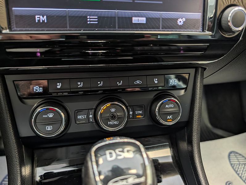 Škoda Superb 2.0 TDI Laurin&Klement 4X4 - fotka 19 z 34