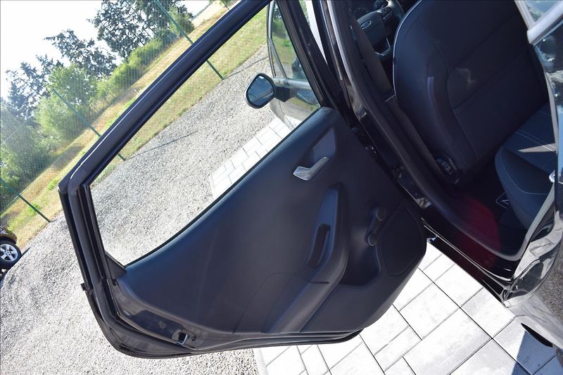 Ford Fiesta 1,0 i 73KW AUTOMAT NÍZKÉ KM - fotka 25 z 45