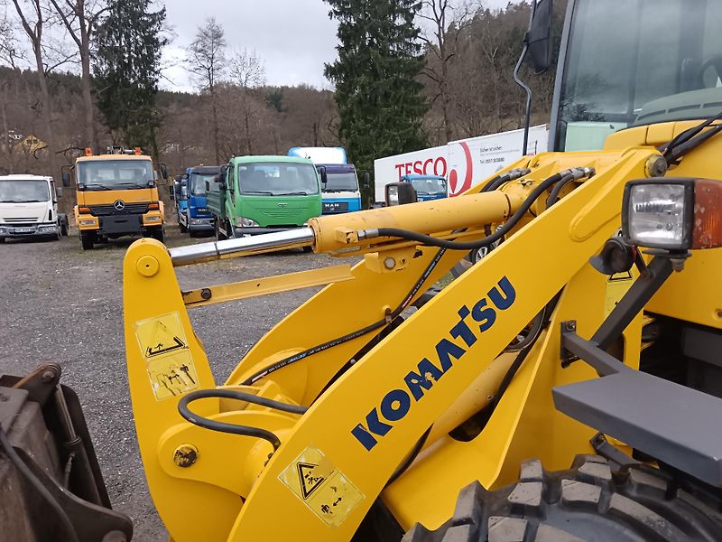 Komatsu (2004)  WA 85-3 4X4 - fotka 5 z 19