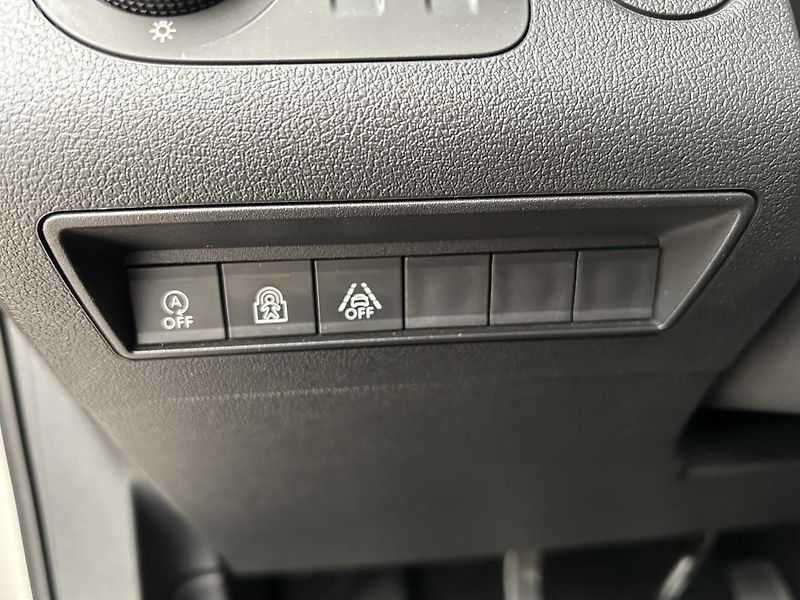 Opel Combo 1.5 CDTI Smile 7 Míst - fotka 26 z 29