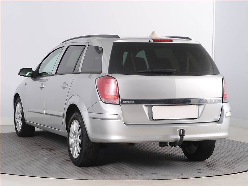 Opel Astra (2009) 1.7 CDTI, po STK, Tažné - fotka 4 z 16