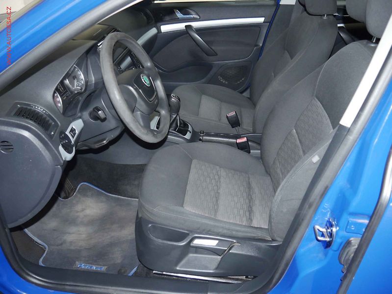 Škoda Octavia (2009) 1.6 TDi, ČR, AC, TZ, navi - fotka 9 z 15