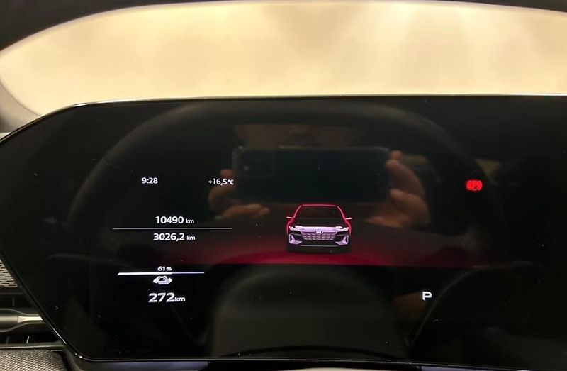 Audi A6 Avant e-tron Q 360k Tech Pro Pano - fotka 12 z 15