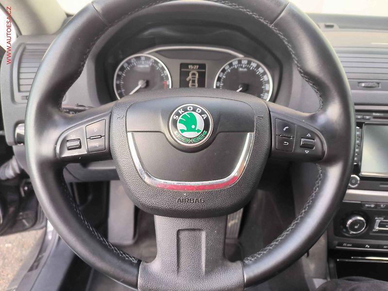 Škoda Octavia (2011) 2.0 TDi, ČR, Xenon, navi - fotka 15 z 22