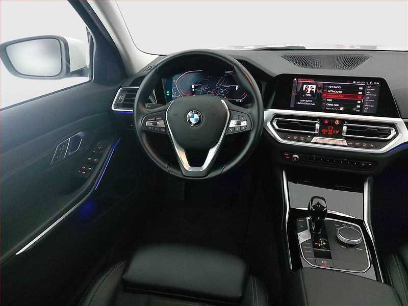 BMW Řada 3 (2022) 320 d xDrive - fotka 7 z 20