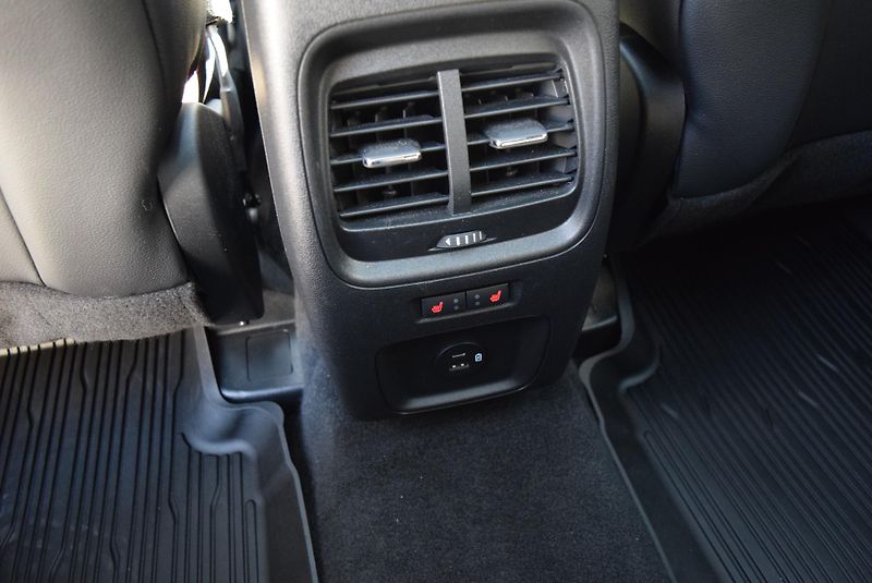 Ford Kuga (2022) 2.5 DURATEC PHEV 112kw e-CVT - fotka 21 z 50