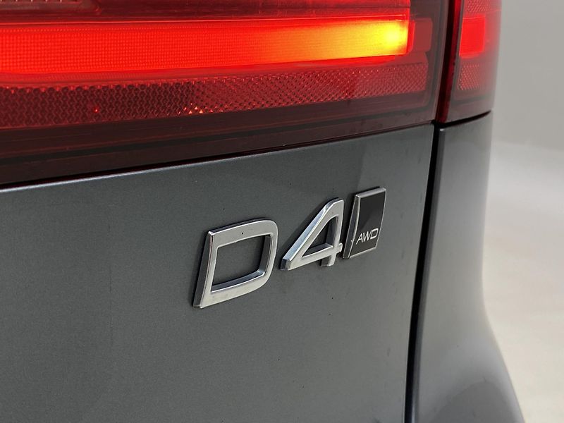 Volvo V90 D4 AWD MOMENTUM AUT  - fotka 37 z 48
