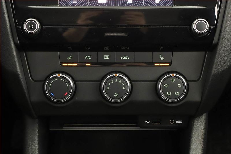 Škoda Octavia (2017) 1.6 TDI, Tempomat - fotka 15 z 18