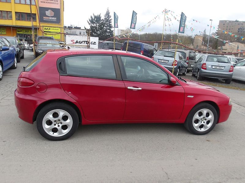 Alfa Romeo 147 1,6i 77kW LPG - fotka 10 z 30